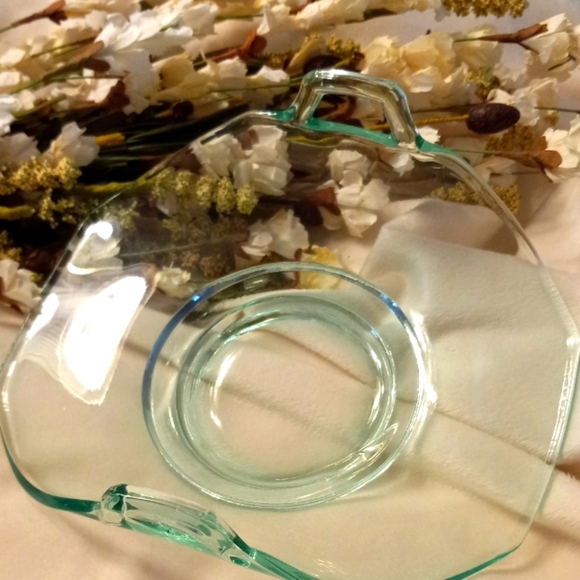 1929 Lancaster 924 Light Green Dish Octagon Shaped with Up Turned Scroll Handles - Picture 4 of 6